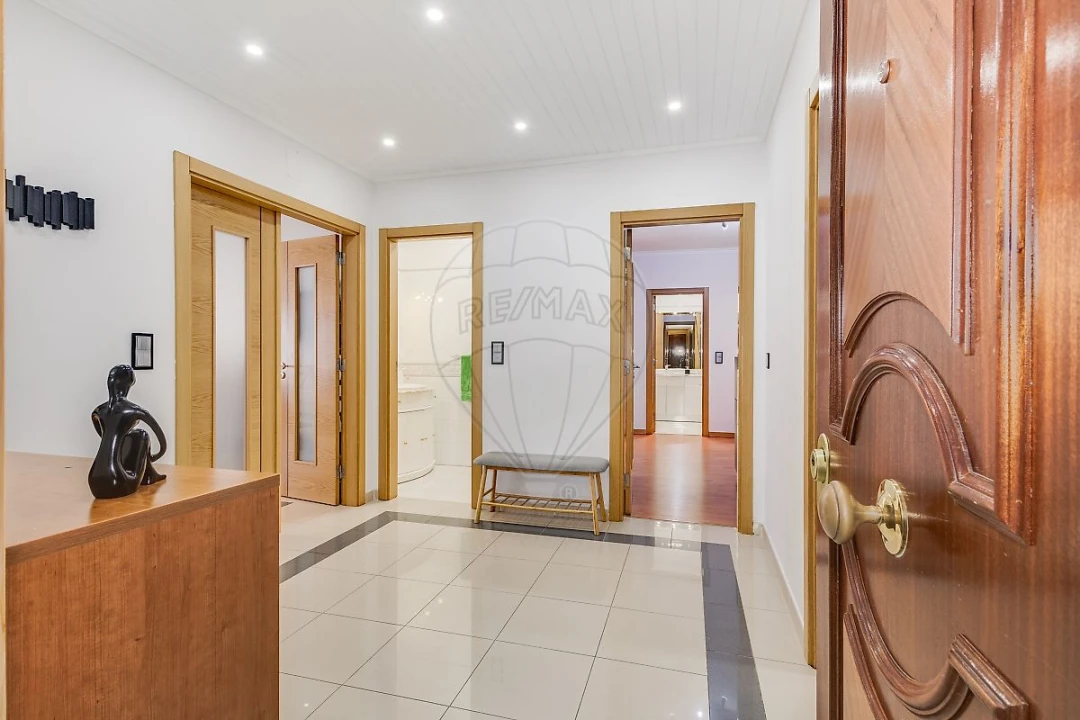 Apartamento T4 para Venda em Queluz e Belas Foto 3
