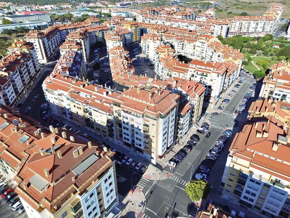 Apartamento T4 para Venda em Queluz e Belas Foto 1