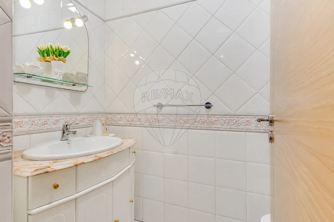 Apartamento T4 para Venda em Queluz e Belas Foto 1