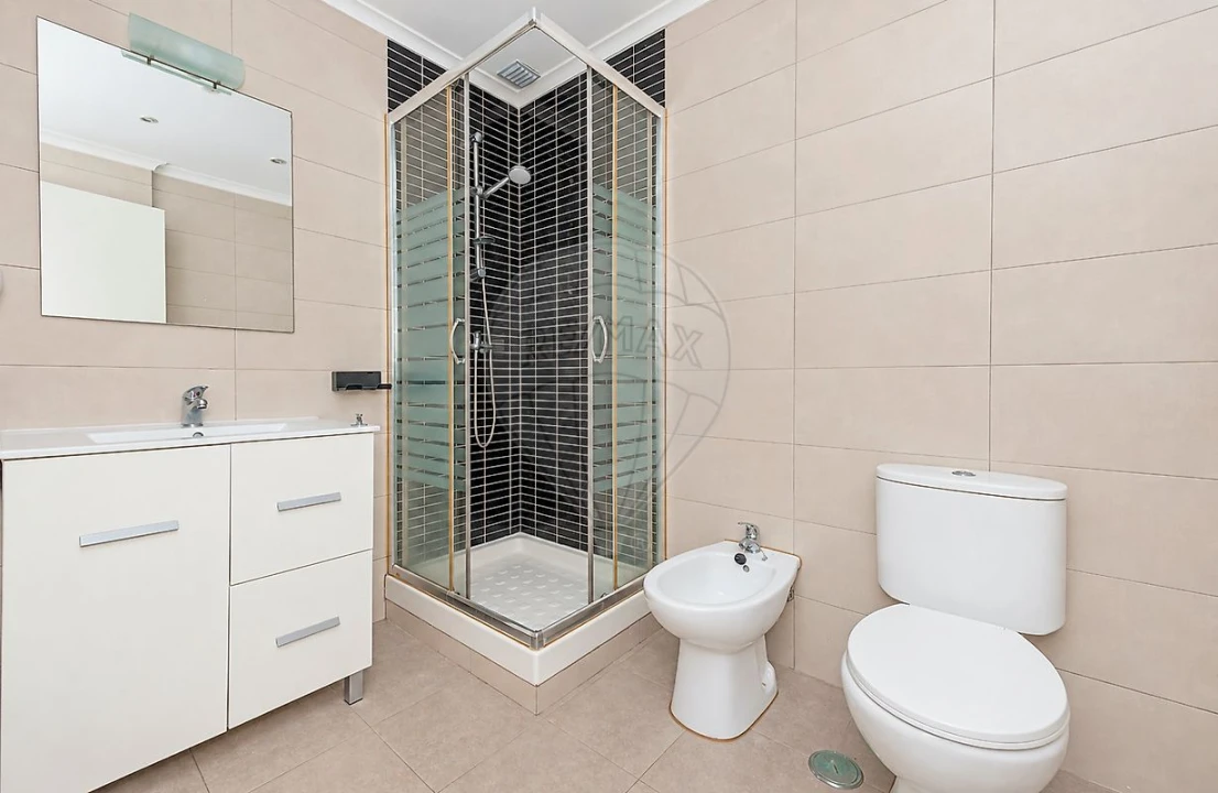 Apartamento T1 para Arrendamento em Algés, Linda-A-Velha e Cruz Quebrada-Dafundo Foto 12