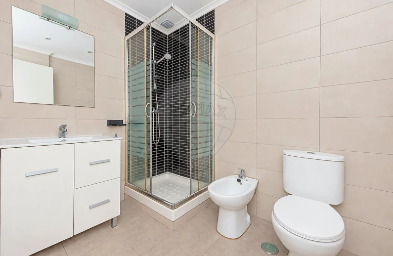 Apartamento T1 para Arrendamento em Algés, Linda-A-Velha e Cruz Quebrada-Dafundo Foto 12