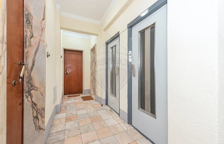Apartamento T1 para Arrendamento em Algés, Linda-A-Velha e Cruz Quebrada-Dafundo Foto 2