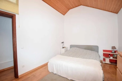 Moradia T4 para Venda em Almargem do Bispo, Pêro Pinheiro e Montelavar