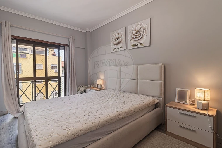 Apartamento T3 para Venda em Quinta do Conde Foto 3