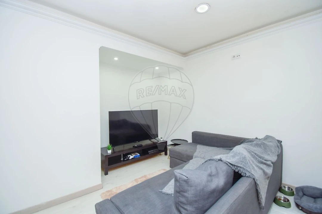 Apartamento T1 para Arrendamento em Algueirão-Mem Martins Foto 7