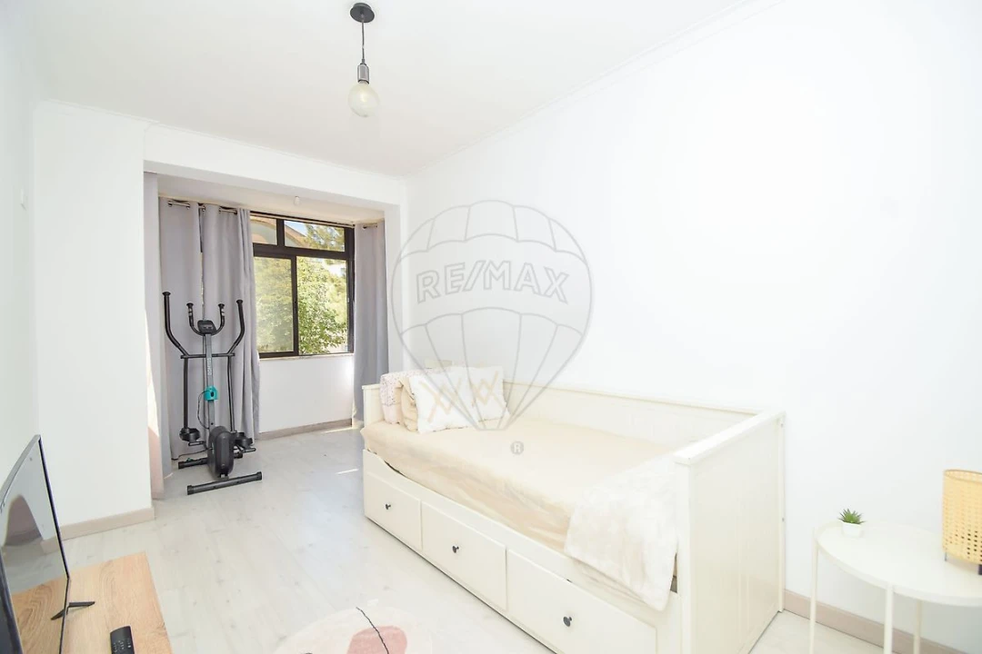 Apartamento T1 para Arrendamento em Algueirão-Mem Martins Foto 1