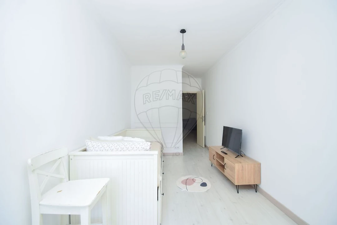 Apartamento T1 para Arrendamento em Algueirão-Mem Martins Foto 4