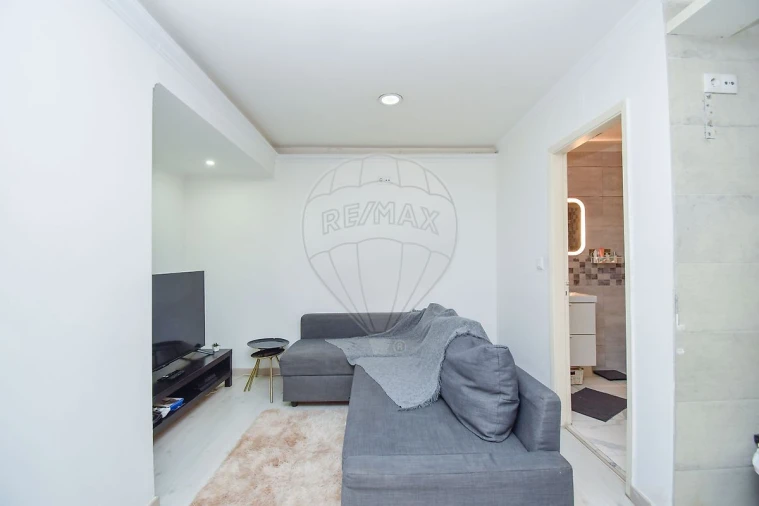 Apartamento T1 para Arrendamento em Algueirão-Mem Martins Foto 9