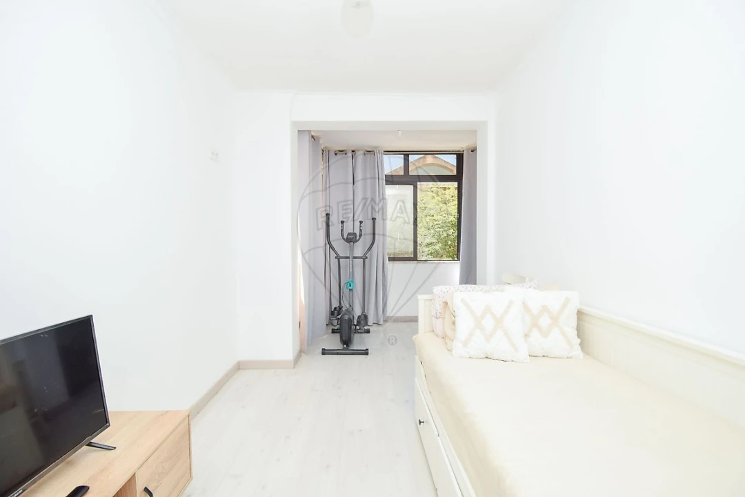 Apartamento T1 para Arrendamento em Algueirão-Mem Martins Foto 5