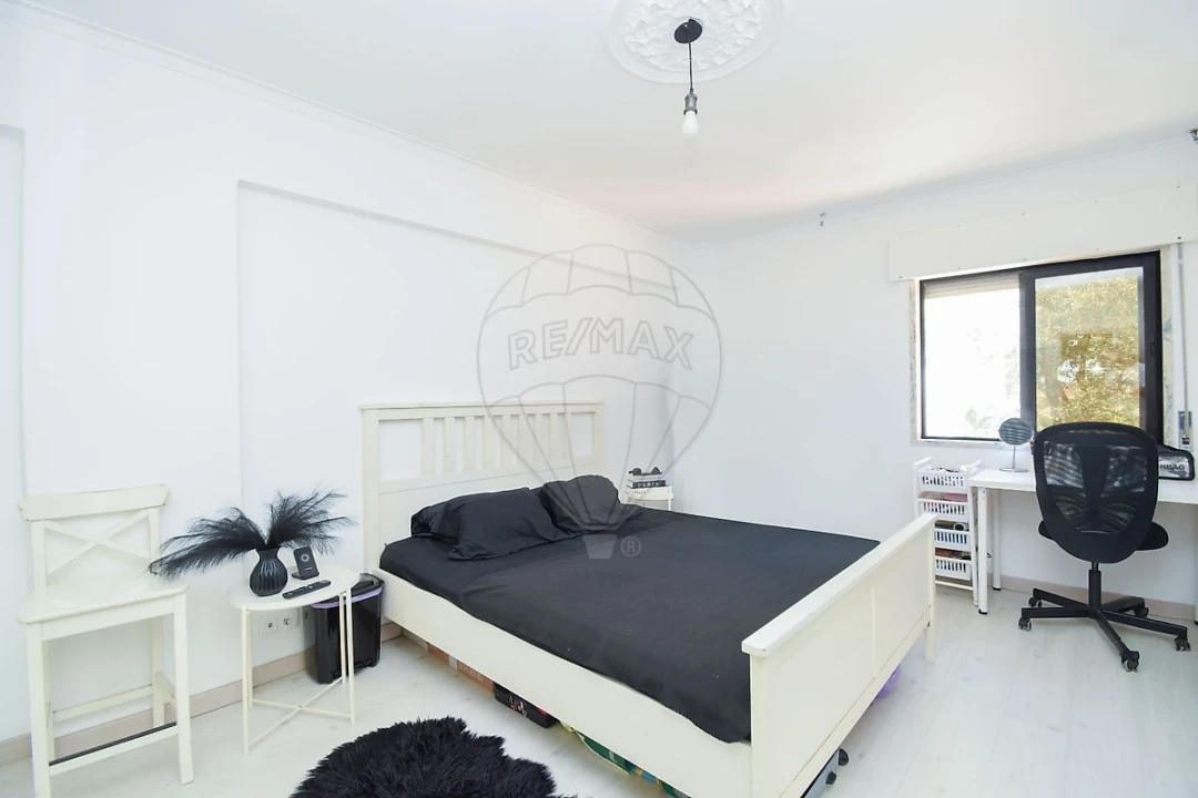 Apartamento T1 para Arrendamento em Algueirão-Mem Martins Foto 2