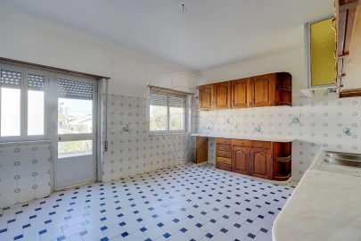 Moradia T9 para Venda em Santa Iria de Azoia, São João da Talha e Bobadela