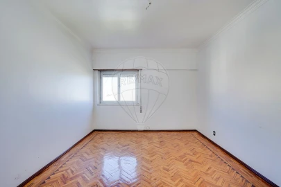 Moradia T9 para Venda em Santa Iria de Azoia, São João da Talha e Bobadela