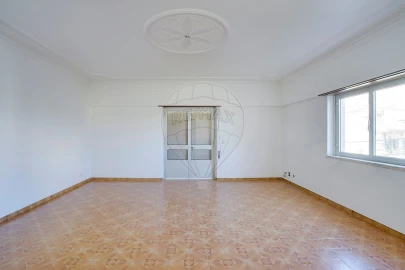 Moradia T9 para Venda em Santa Iria de Azoia, São João da Talha e Bobadela