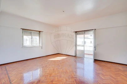 Moradia T9 para Venda em Santa Iria de Azoia, São João da Talha e Bobadela