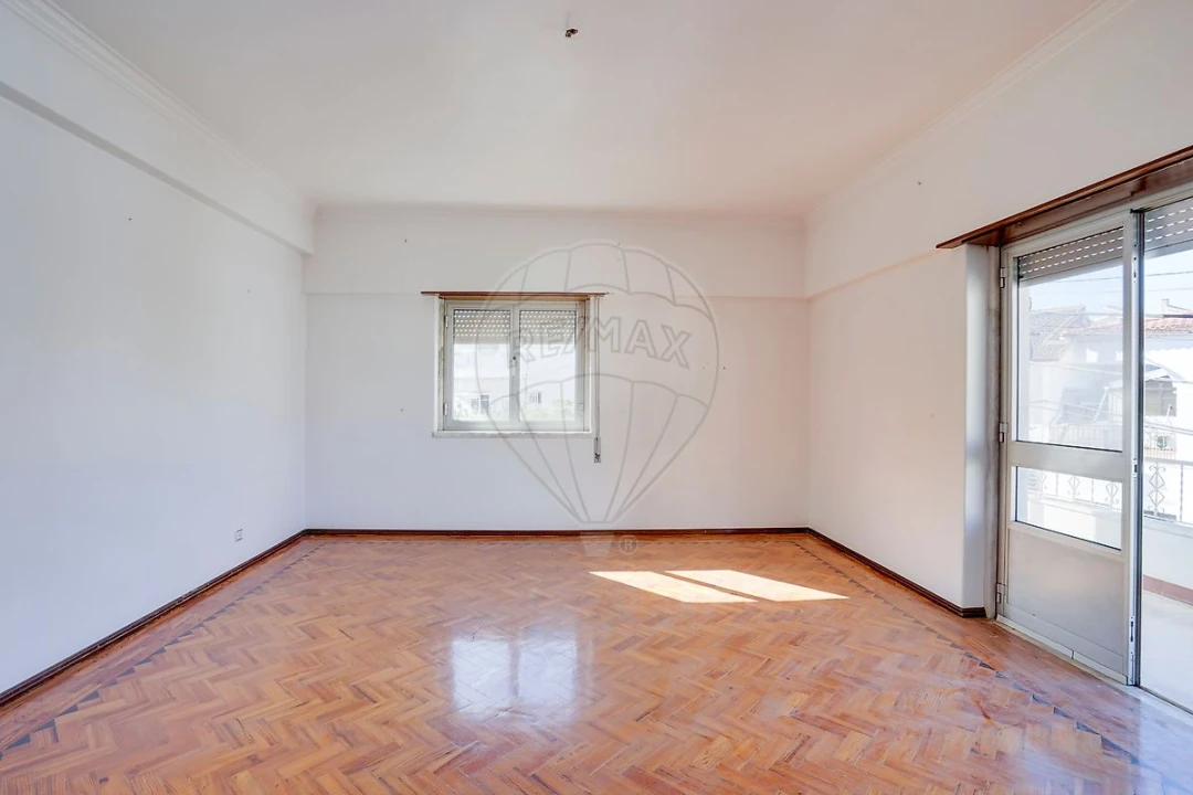 Moradia T9 para Venda em Santa Iria de Azoia, São João da Talha e Bobadela Foto 32