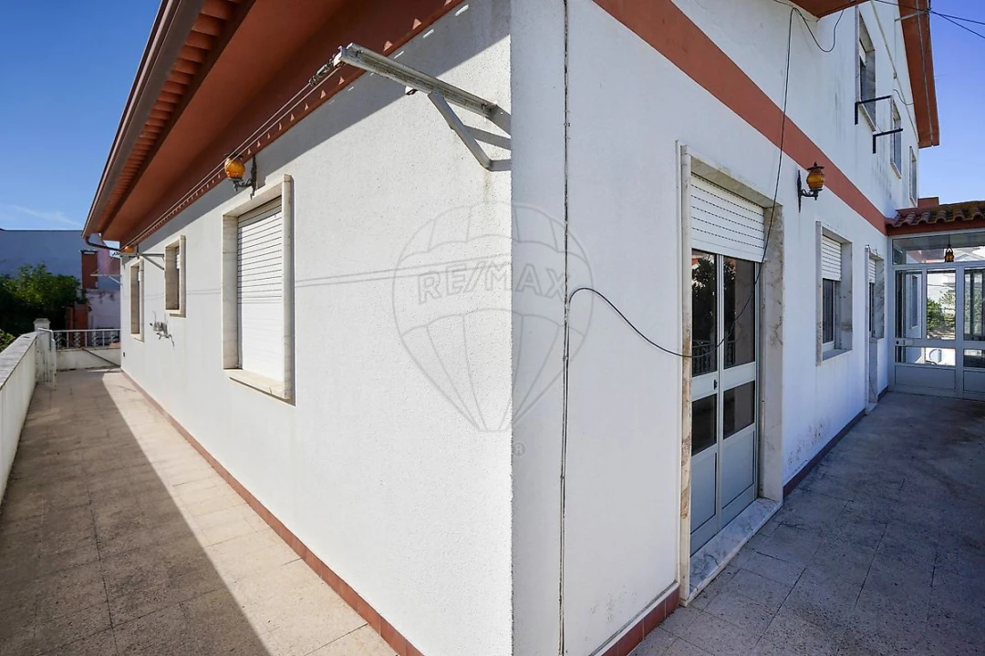 Moradia T9 para Venda em Santa Iria de Azoia, São João da Talha e Bobadela Foto 46