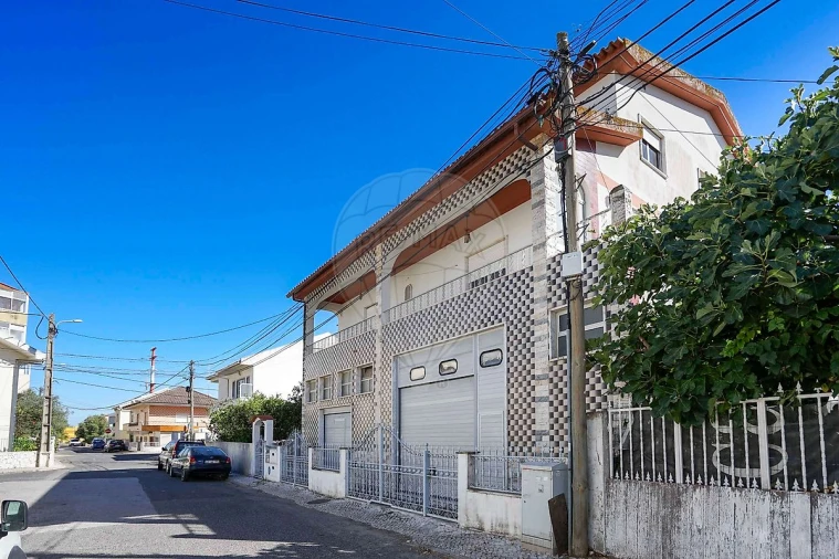 Moradia T9 para Venda em Santa Iria de Azoia, São João da Talha e Bobadela Foto 12