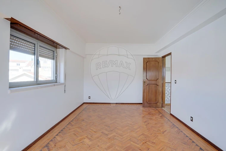 Moradia T9 para Venda em Santa Iria de Azoia, São João da Talha e Bobadela Foto 48