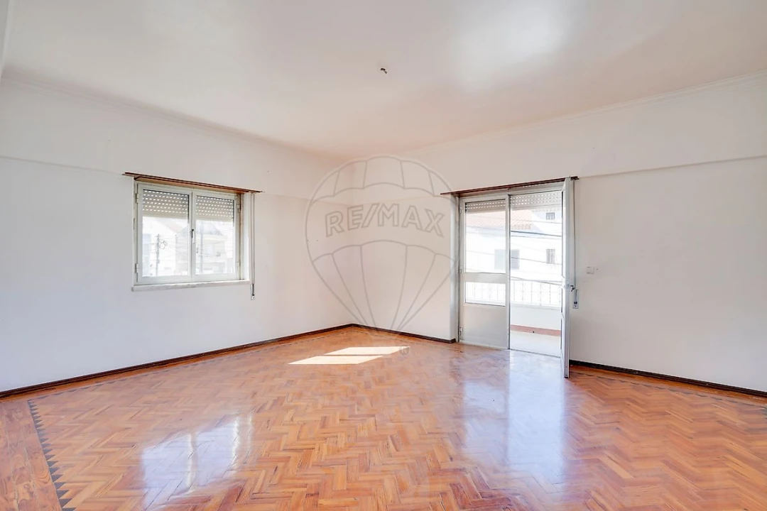 Moradia T9 para Venda em Santa Iria de Azoia, São João da Talha e Bobadela Foto 24