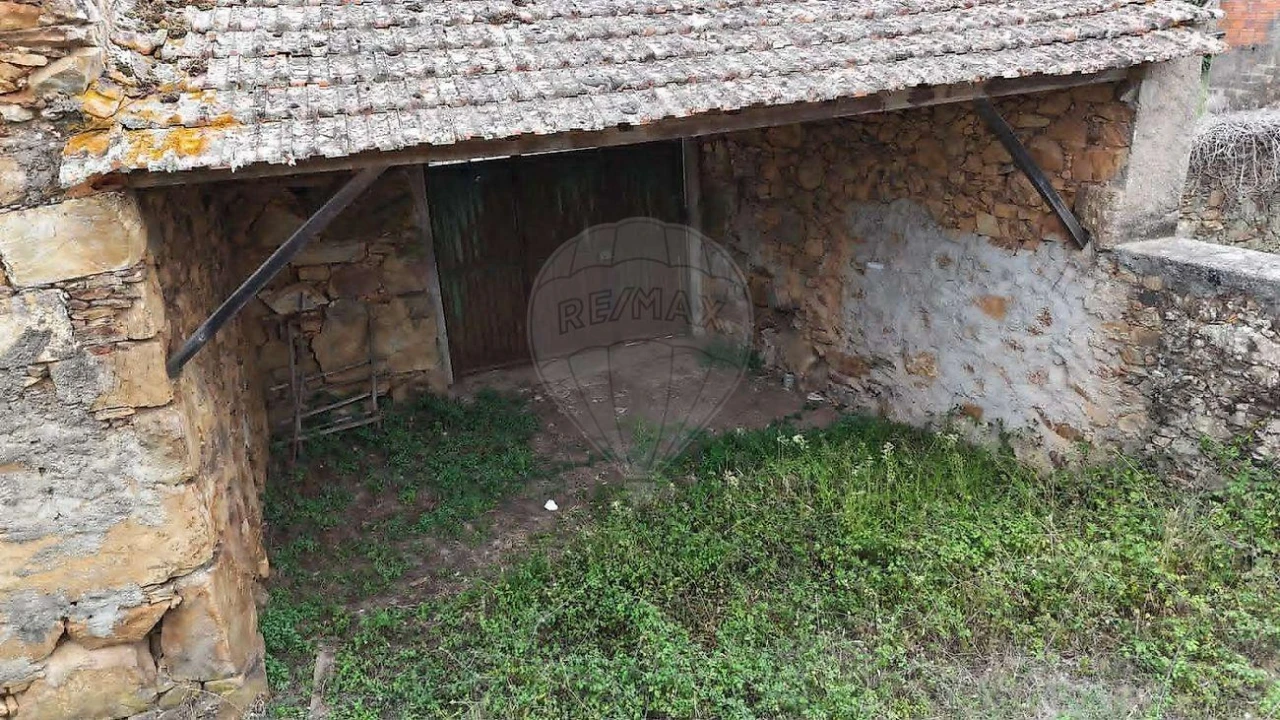 Moradia T1 para Venda em Carapinha Foto 35