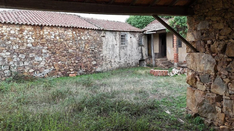 Moradia T1 para Venda em Carapinha Foto 33