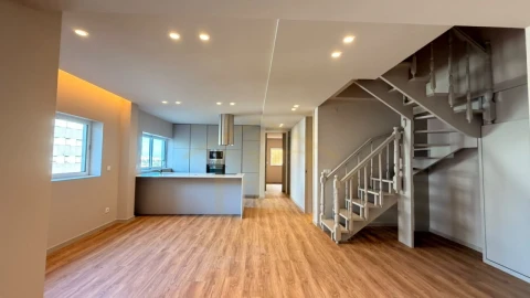 Apartamento T3 para Venda em Póvoa de Varzim, Beiriz e Argivai