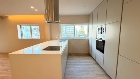 Apartamento T3 para Venda em Póvoa de Varzim, Beiriz e Argivai