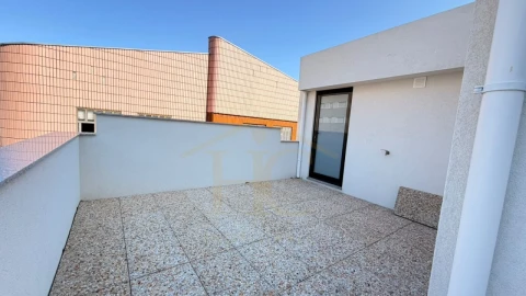 Apartamento T3 para Venda em Póvoa de Varzim, Beiriz e Argivai