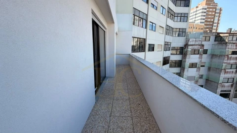 Apartamento T3 para Venda em Póvoa de Varzim, Beiriz e Argivai