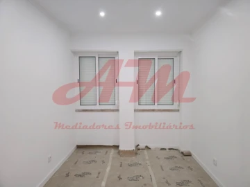 Apartamento T3 para Venda em Falagueira-Venda Nova