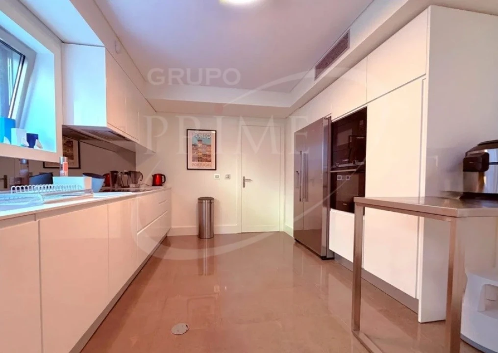 Apartamento T5 para Arrendamento em Lordelo do Ouro e Massarelos Foto 4