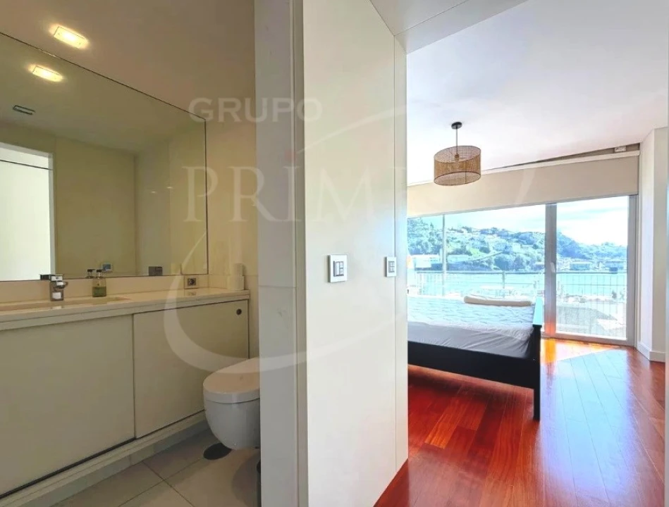 Apartamento T5 para Arrendamento em Lordelo do Ouro e Massarelos Foto 8