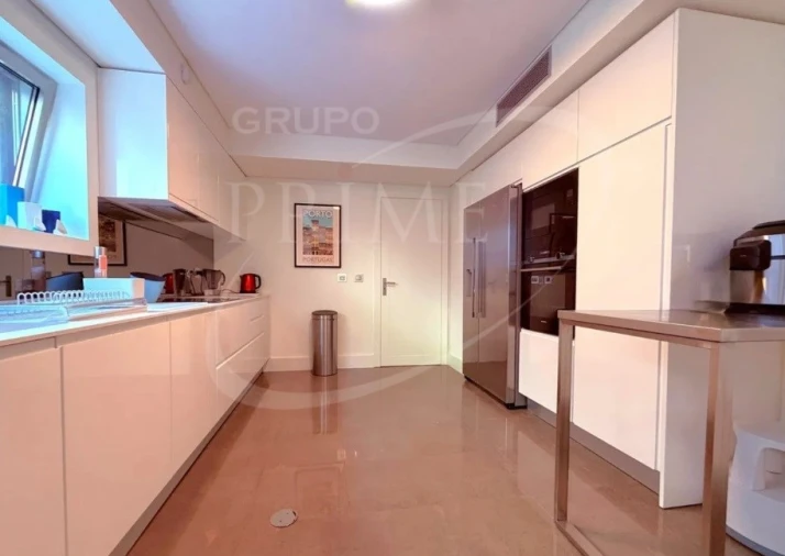 Apartamento T5 para Arrendamento em Lordelo do Ouro e Massarelos Foto 4