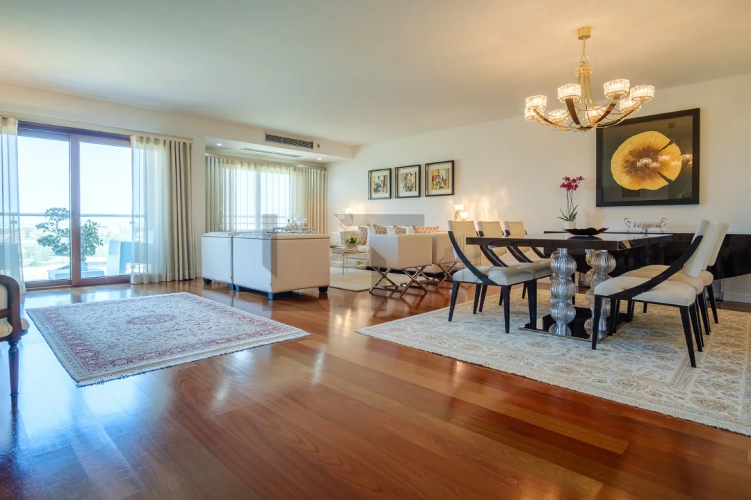 Apartamento T5 para Venda em Alvalade Foto 1