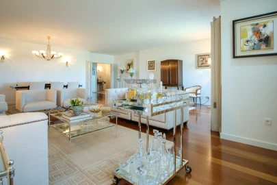 Apartamento T5 para Venda em Alvalade