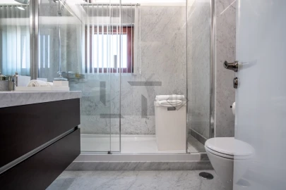 Apartamento T5 para Venda em Alvalade