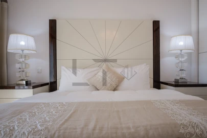 Apartamento T5 para Venda em Alvalade