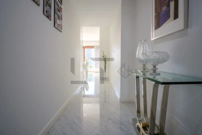 Apartamento T5 para Venda em Alvalade