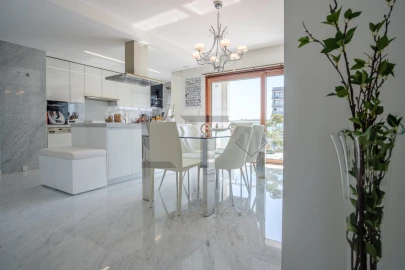 Apartamento T5 para Venda em Alvalade
