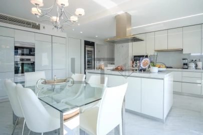 Apartamento T5 para Venda em Alvalade