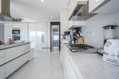 Apartamento T5 para Venda em Alvalade