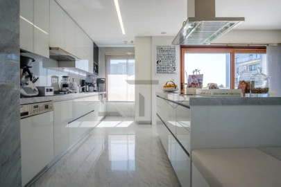 Apartamento T5 para Venda em Alvalade