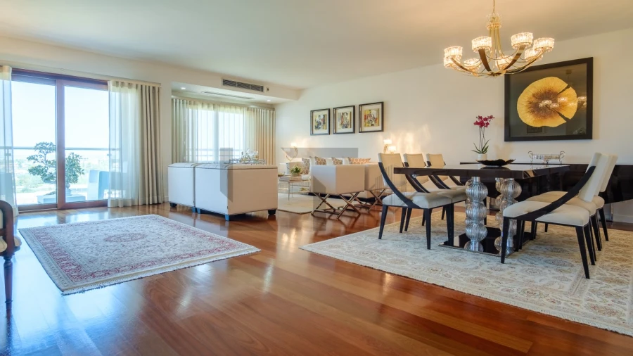 Apartamento T5 para Venda em Alvalade