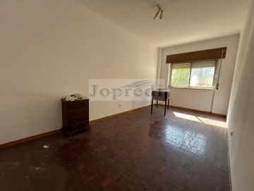 Apartamento T3 para Venda em Algés, Linda-A-Velha e Cruz Quebrada-Dafundo