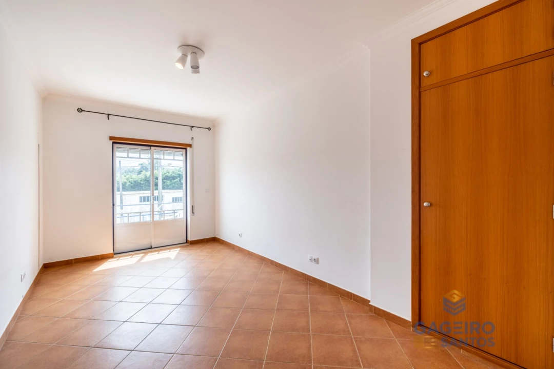 Apartamento T1 para Arrendamento em Alfeizerão Foto 4