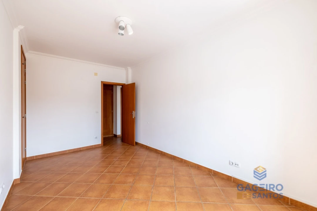 Apartamento T1 para Arrendamento em Alfeizerão Foto 5