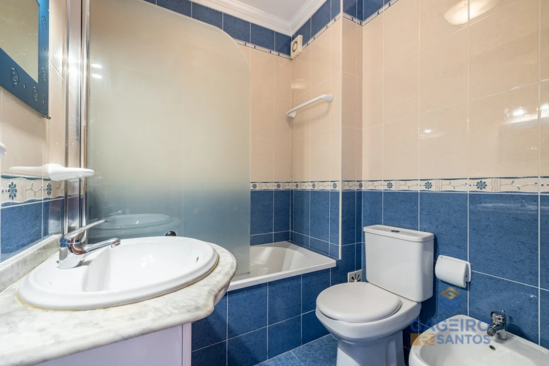 Apartamento T1 para Arrendamento em Alfeizerão Foto 12