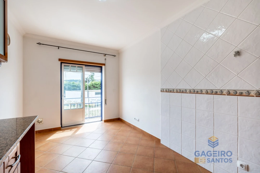 Apartamento T1 para Arrendamento em Alfeizerão Foto 7