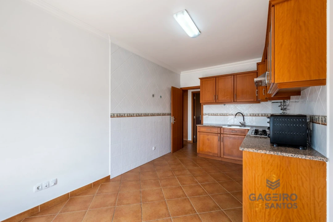 Apartamento T1 para Arrendamento em Alfeizerão Foto 9