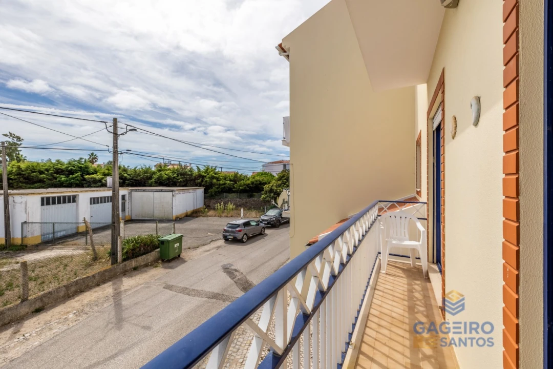 Apartamento T1 para Arrendamento em Alfeizerão Foto 10